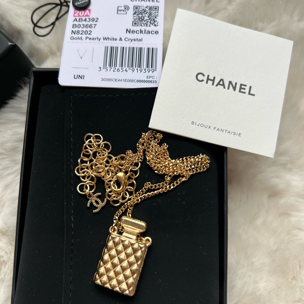 New authentic Chanel CC perfume bottle crystals faux pearl necklace Gold color - Picture 9 of 12